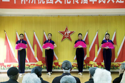 軍地共建 情暖夕陽——江蘇省軍區(qū)無錫第二干休所與桃園會文化公司攜手開展文化共建活動